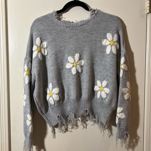 Poly & Esther Daisy Fringed V-Neck Sweater - Picture 2 of 10